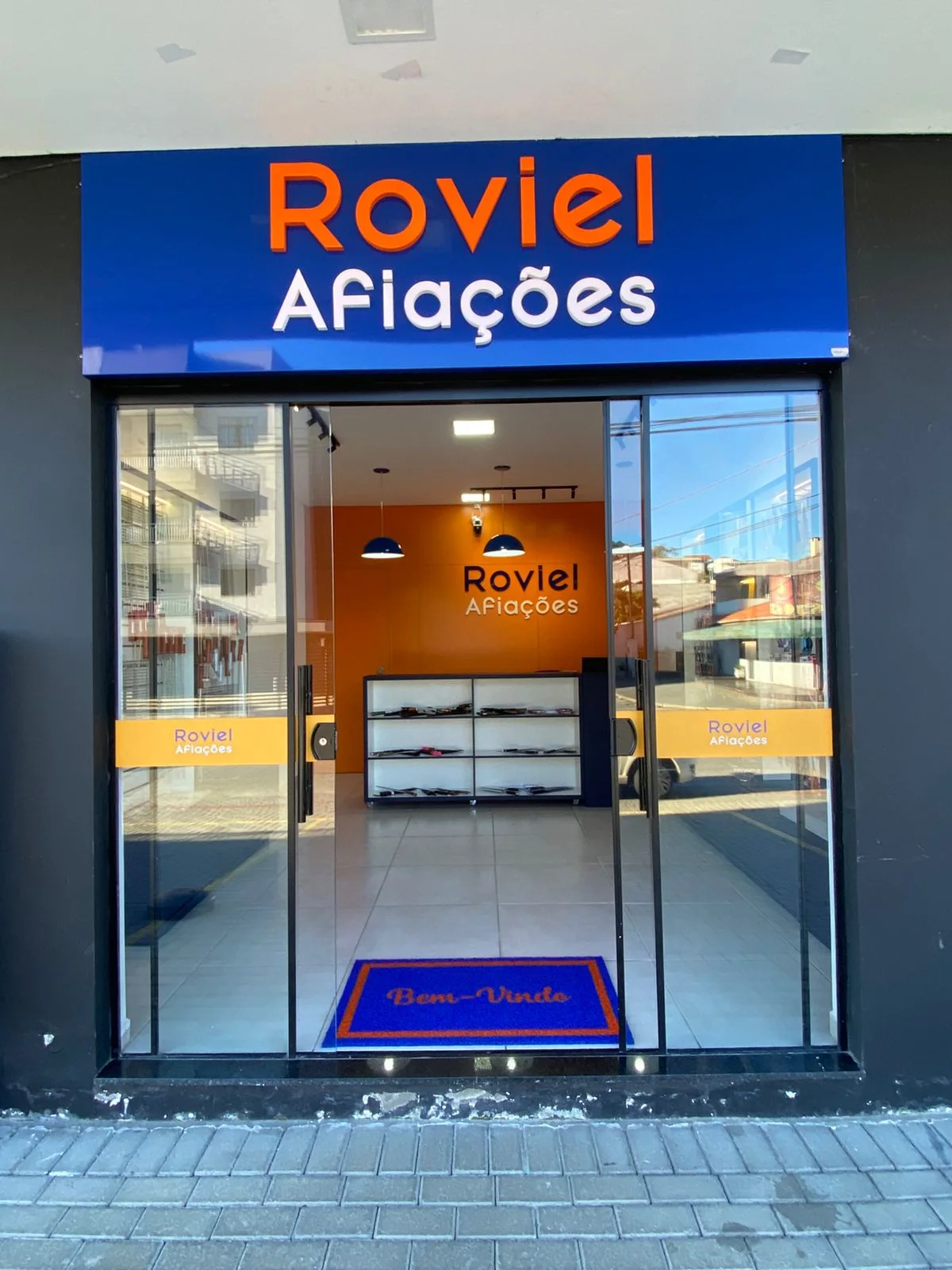 Fachada da loja física Roviel Afiações em Blumenau